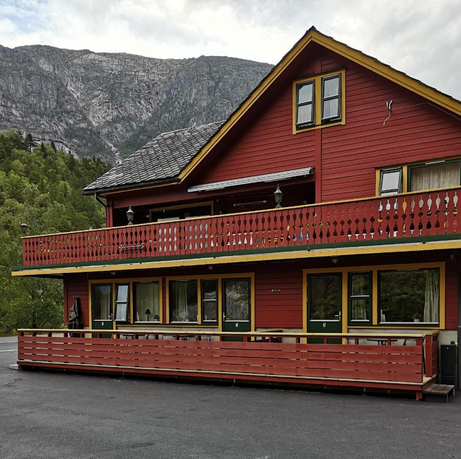 Kvamsdal Pensjonat 3 ไอด์ฟยอร์ด ภายนอก รูปภาพ